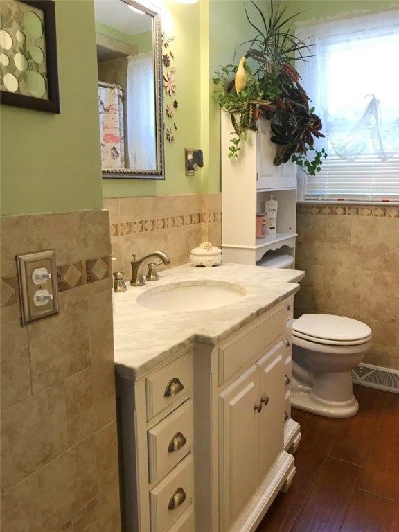 1 Togansett Road Providence, RI 02910 - Photo 4 of 9 Gallery Image 4
