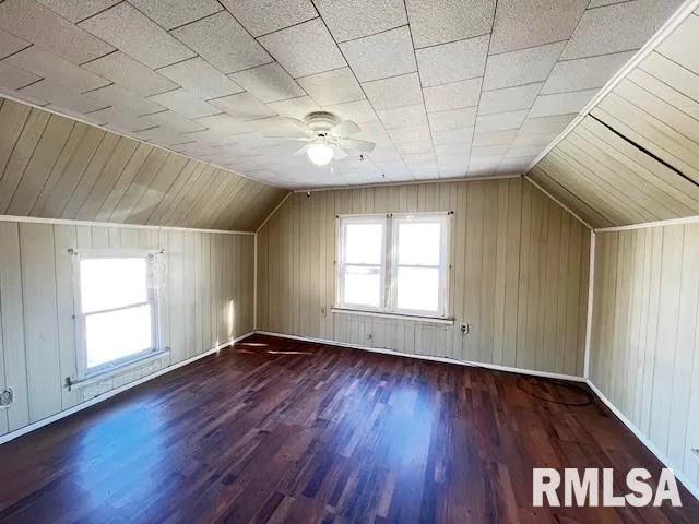 $69,900 | 652 South Henderson Street, Galesburg, IL 61401