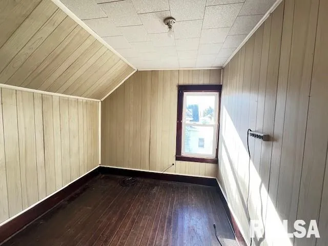 $69,900 | 652 South Henderson Street, Galesburg, IL 61401