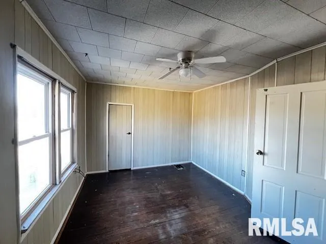 $69,900 | 652 South Henderson Street, Galesburg, IL 61401