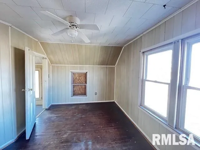 $69,900 | 652 South Henderson Street, Galesburg, IL 61401