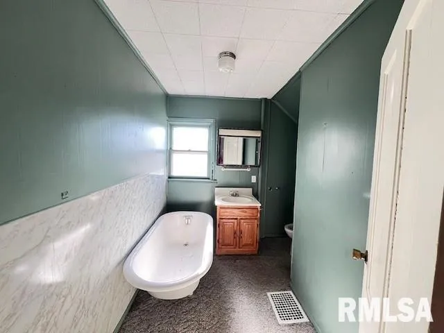 $69,900 | 652 South Henderson Street, Galesburg, IL 61401