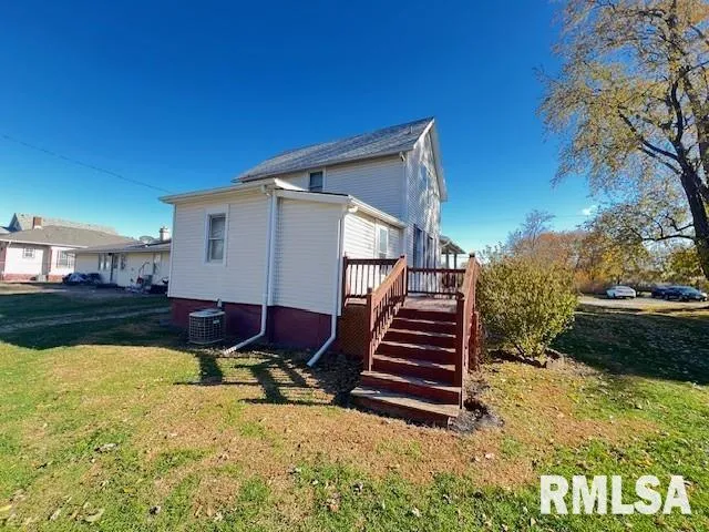 $69,900 | 652 South Henderson Street, Galesburg, IL 61401