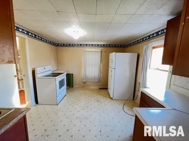 $69,900 | 652 South Henderson Street, Galesburg, IL 61401