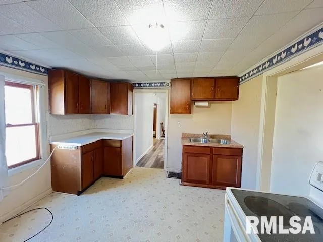 $69,900 | 652 South Henderson Street, Galesburg, IL 61401