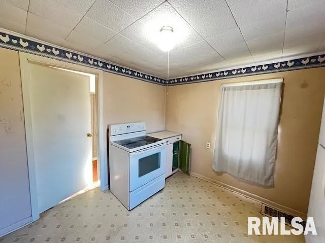 $69,900 | 652 South Henderson Street, Galesburg, IL 61401