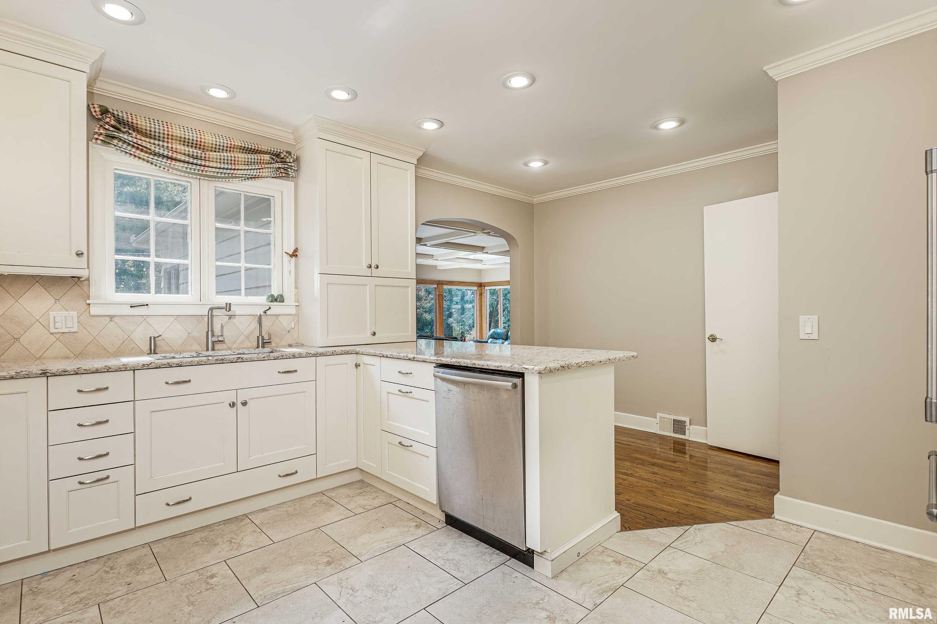 2213 Fairhaven Road Davenport, IA 52803 - Photo 11 of 40 Gallery Image 11