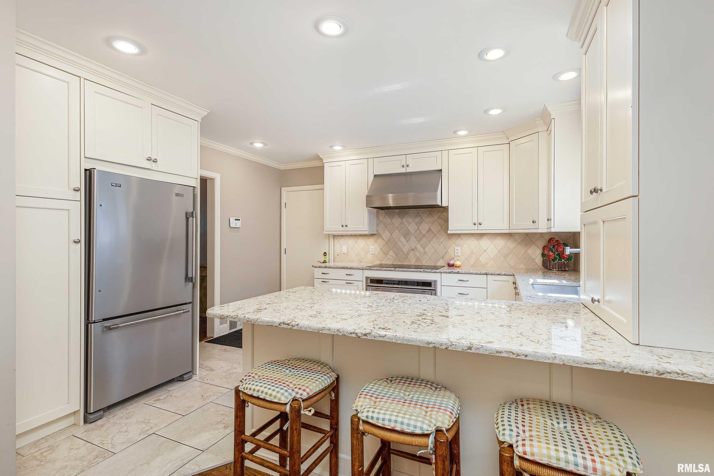 2213 Fairhaven Road Davenport, IA 52803 - Photo 12 of 40 Gallery Image 12