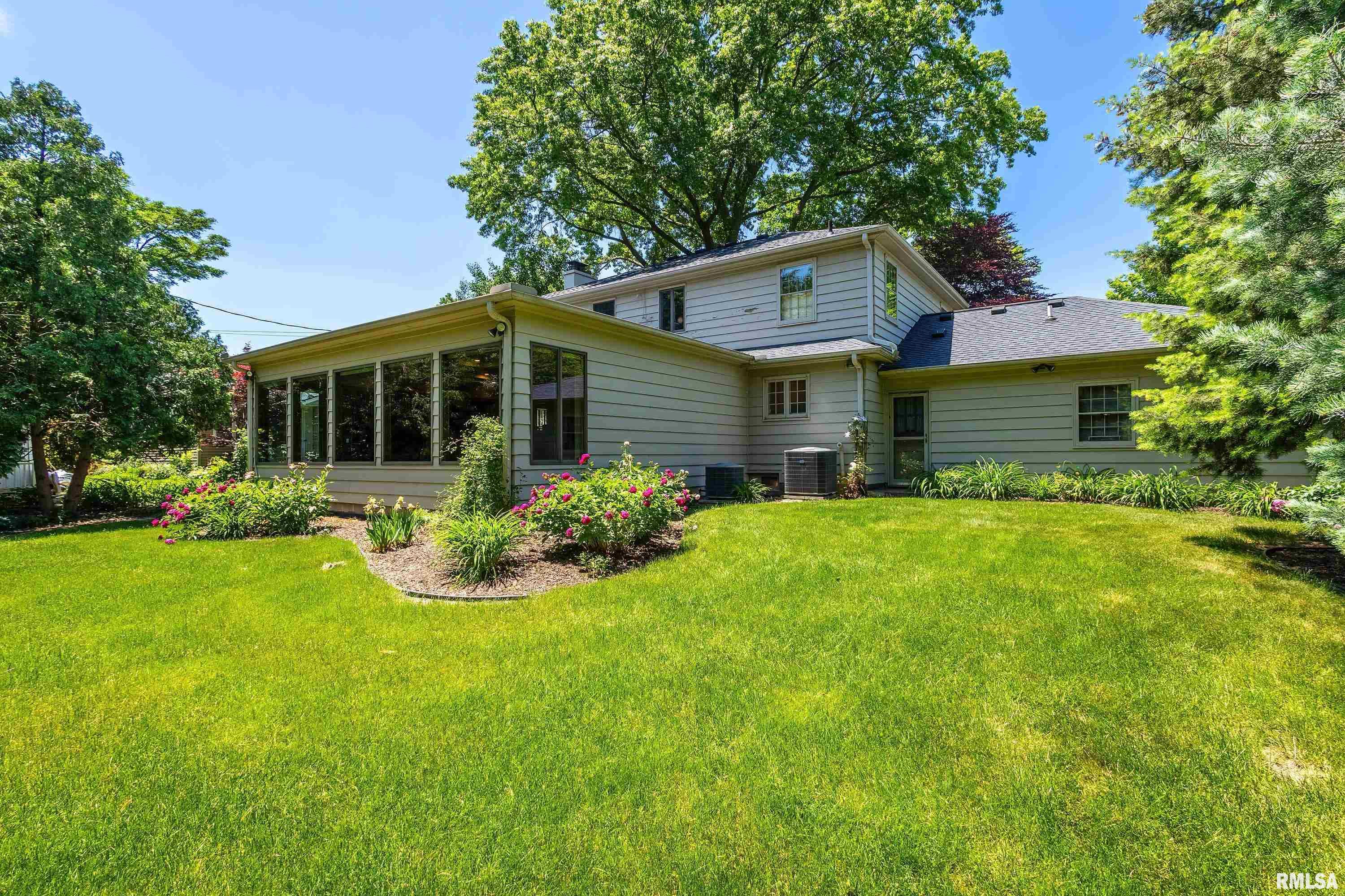 2213 Fairhaven Road Davenport, IA 52803 - Photo 3 of 40 Gallery Image 3