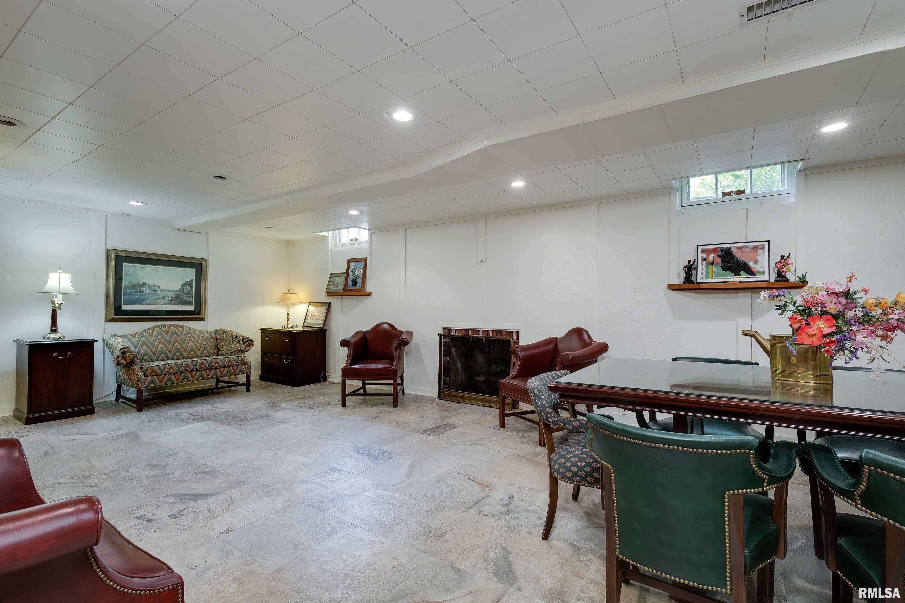 2213 Fairhaven Road Davenport, IA 52803 - Photo 37 of 40 Gallery Image 37