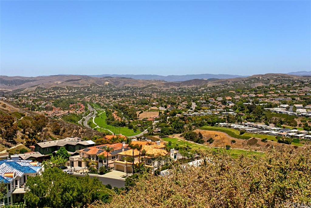 Majestic canyon and golf course views