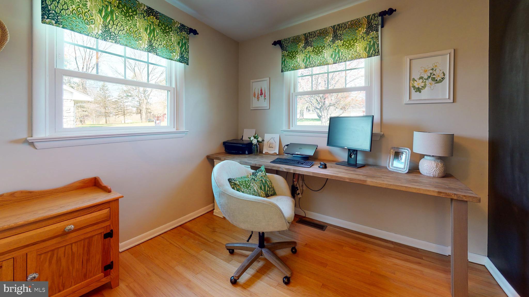 1853 Rockvale Road Lancaster, PA 17602 - Photo 19 of 43 a workspace with furniture and a window