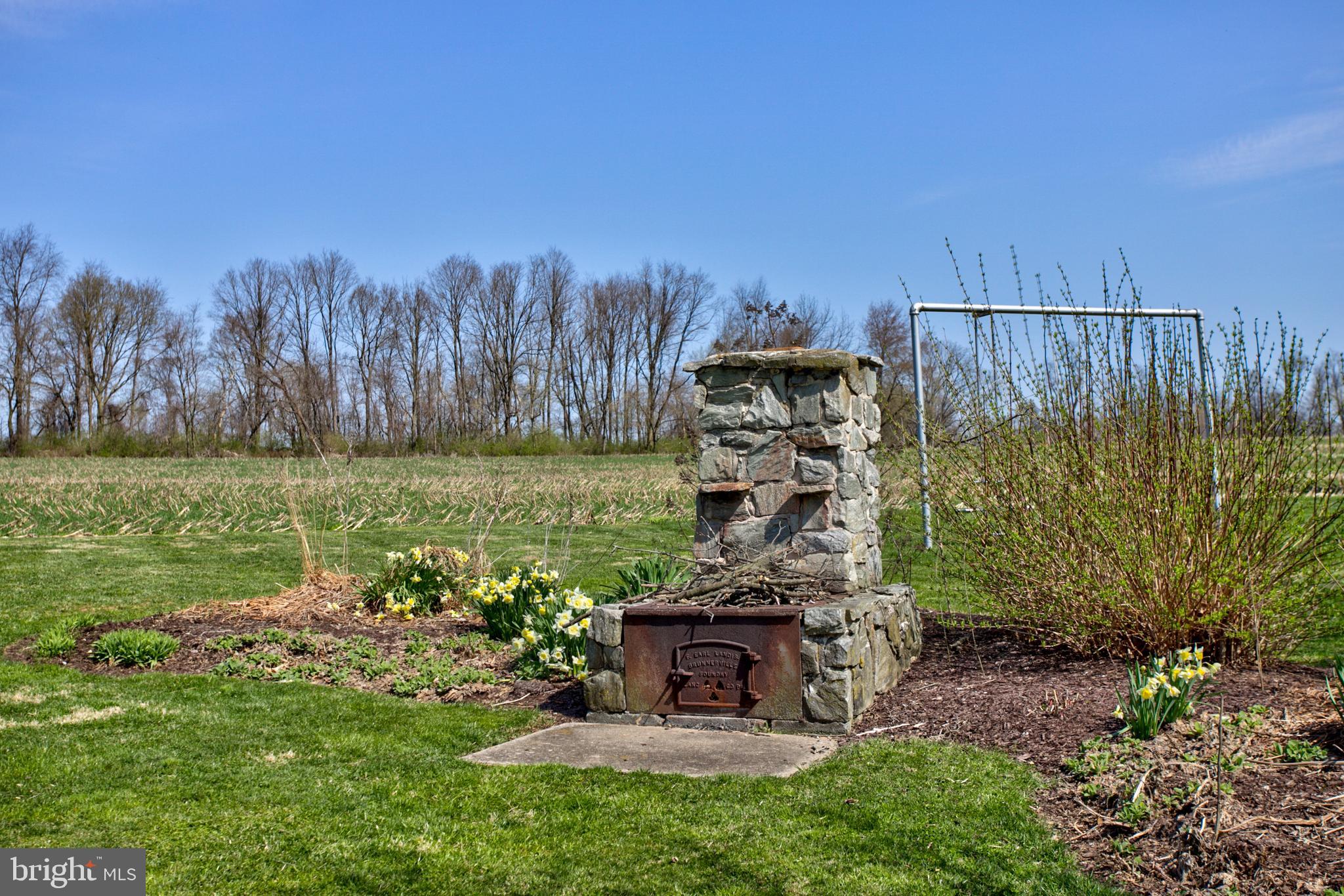 1853 Rockvale Road Lancaster, PA 17602 - Photo 37 of 43 a view of a table and chairs in the garden