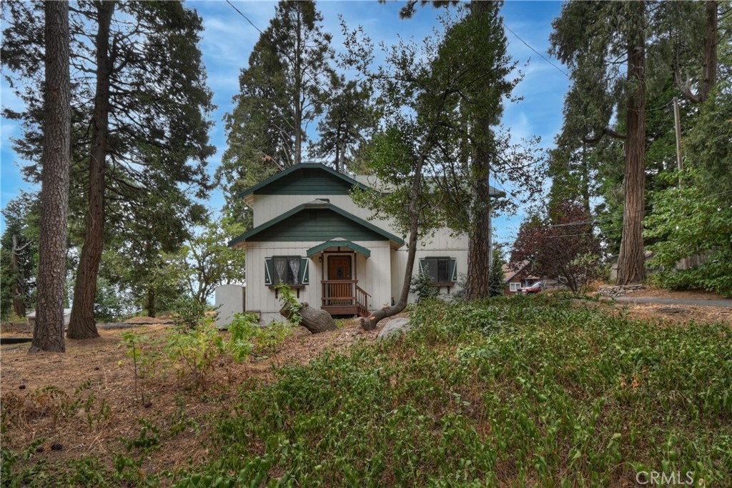 23919 Inspiration Crestline, CA 92325 - Photo 38 of 43 a view of a house with a yard