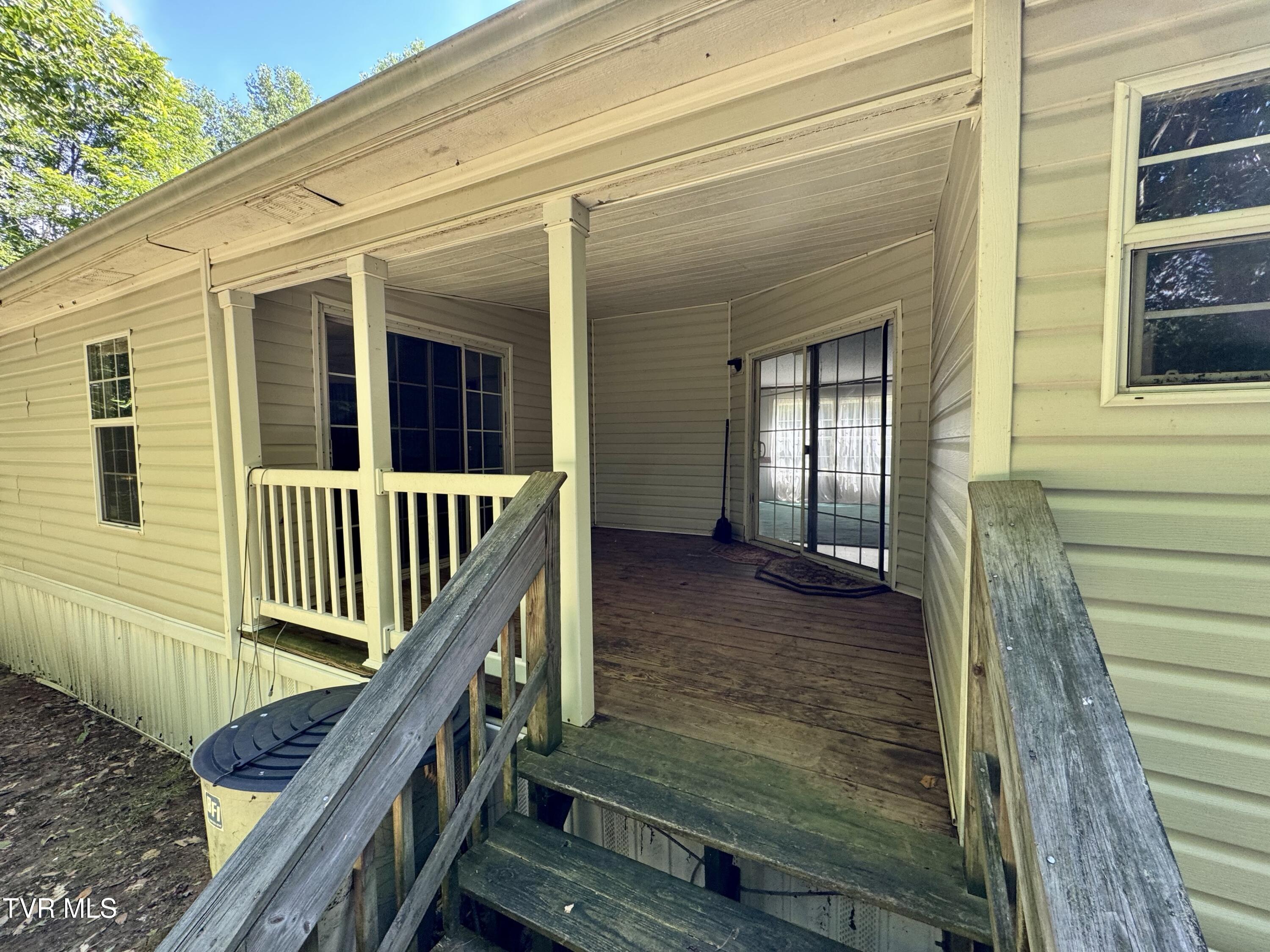 2027 Snowflake Road Gate City, VA 24251 - Photo 6 of 53 IMG_4216