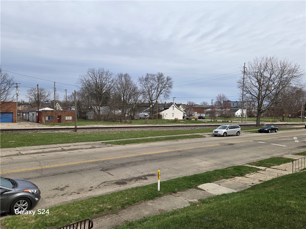 727 West High Street Springfield, OH 45506 - Photo 26 of 29 This lot offers an exceptional opportunity for development with direct street access.
