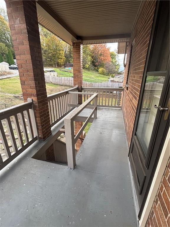 2662 Beaver Road Ambridge, PA 15003 - Photo 2 of 22 a view of an entryway