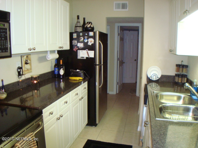 355 Monument Road, Unit 16D2 Jacksonville, FL 32225 - Photo 6 of 18 KITCHEN
