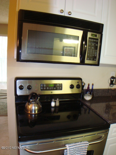 355 Monument Road, Unit 16D2 Jacksonville, FL 32225 - Photo 8 of 18 KITCHEN