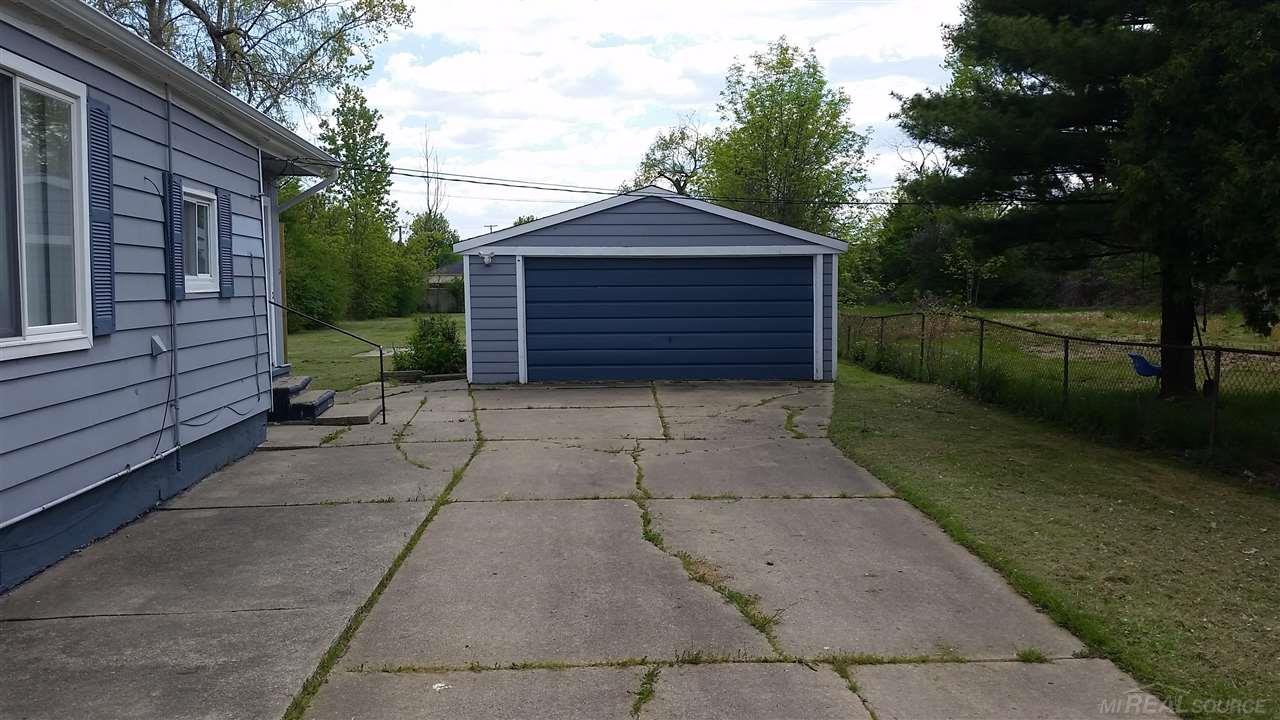 2340 Lindell Road Sterling Heights, MI 48310 - Photo 2 of 17 Double wide drive