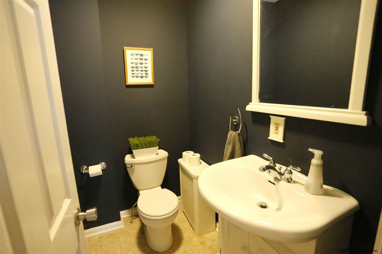 1410 Valencia Road Niskayuna, NY 12309 - Photo 10 of 25 Photo 10