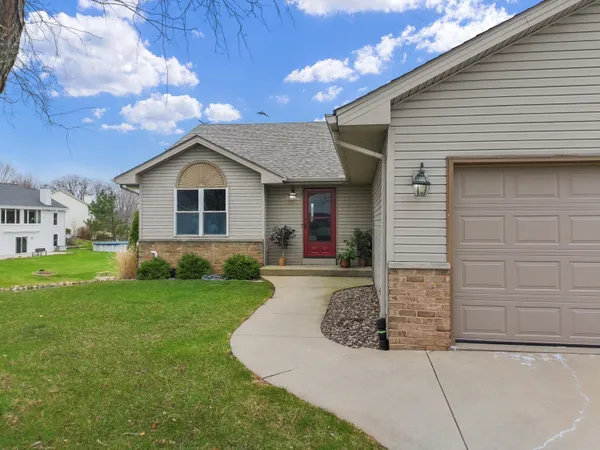 $600,000 | 28679 Driftwood Court, Waterford, WI 53185
