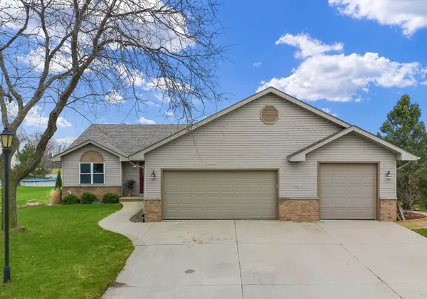 $600,000 | 28679 Driftwood Court, Waterford, WI 53185