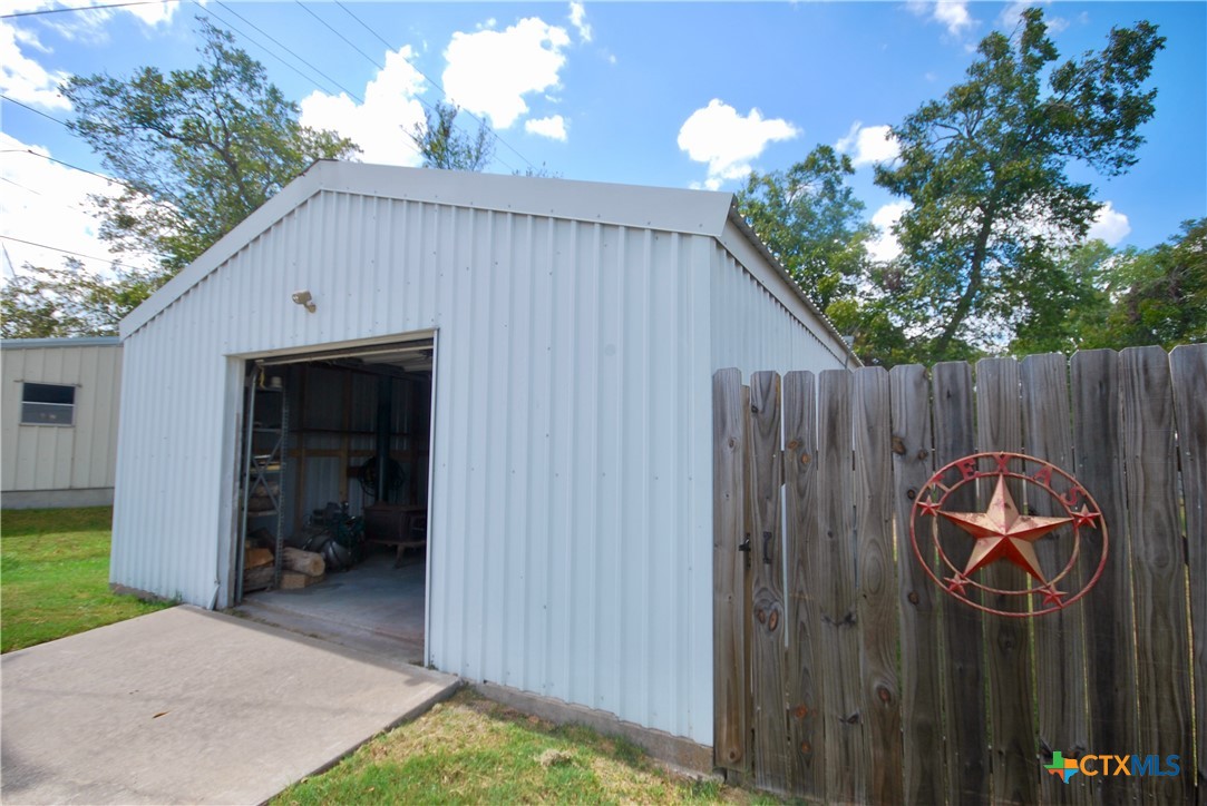 302 South Main Street Schulenburg, TX 78956 - Photo 24 of 39