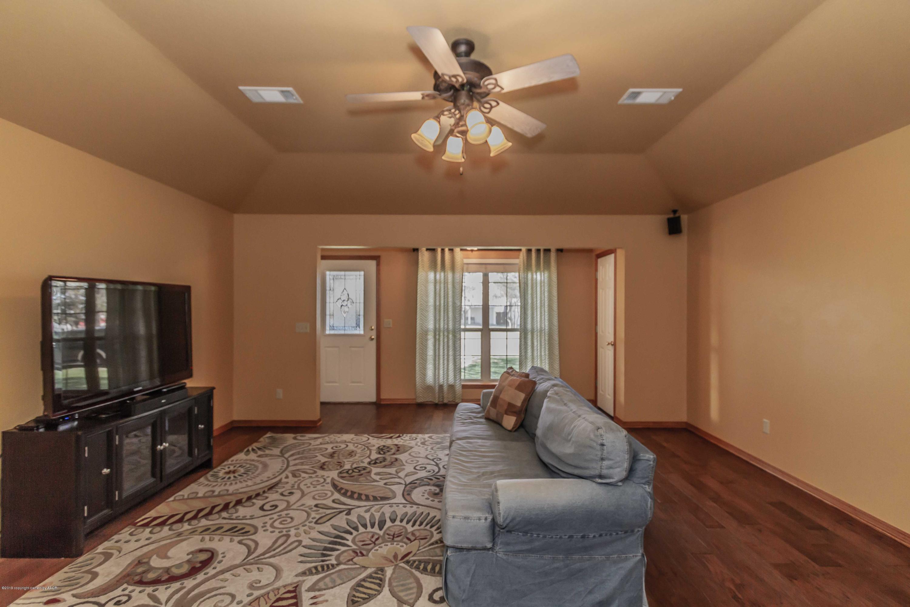 5136 Arden Road Amarillo, TX 79110 - Photo 5 of 41 a living room with furniture and a flat screen tv