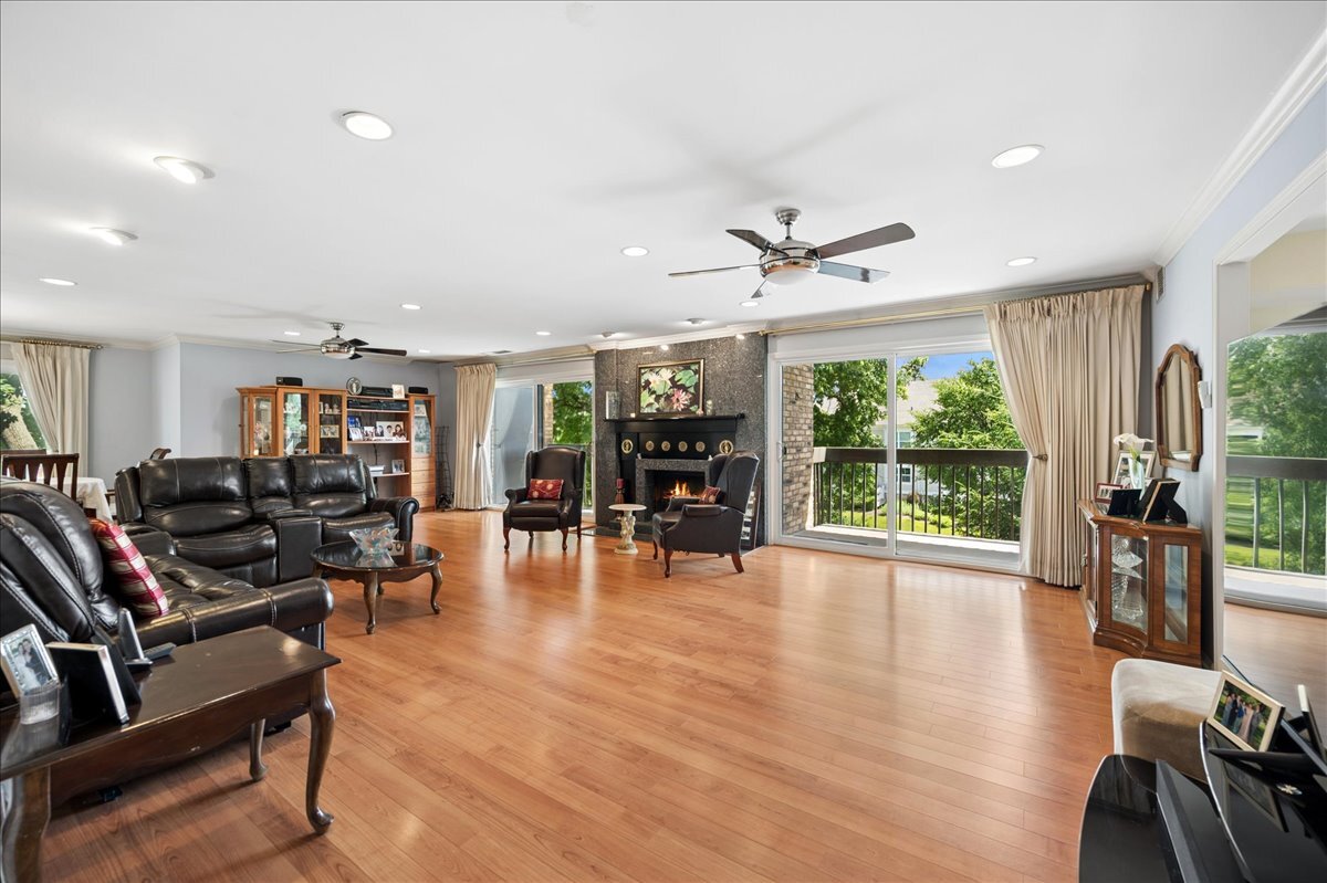 3741 Mission Hills Road, Unit 201 Northbrook, IL 60062 - Photo 4 of 26
