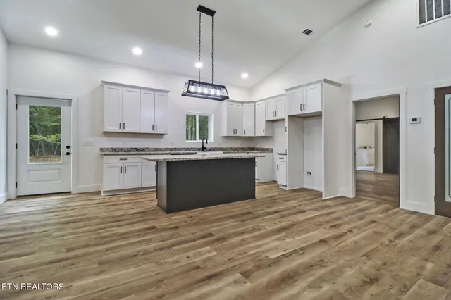 $389,000 | 2662 Cumberland Lakes Drive, Monterey, TN 38574