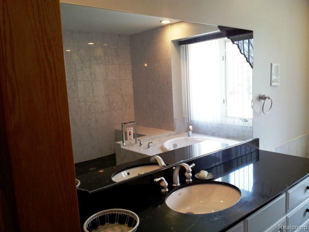 54753 Jewell Road Utica, MI 48315 - Photo 18 of 25 jewell - Upstairs Bath.jpg