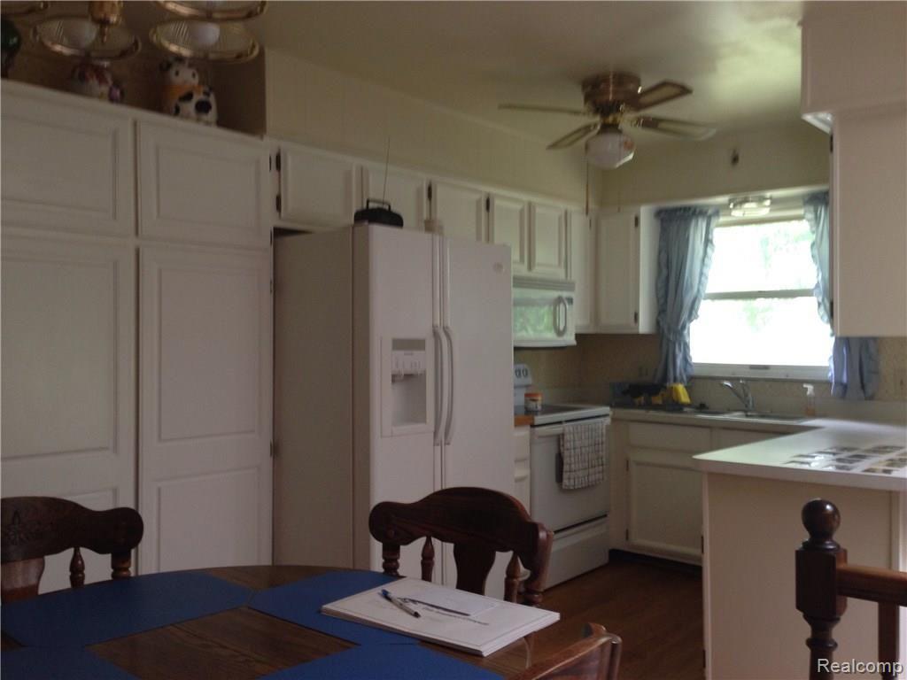 23800 Inkster Road New Boston, MI 48164 - Photo 5 of 28 image.jpg