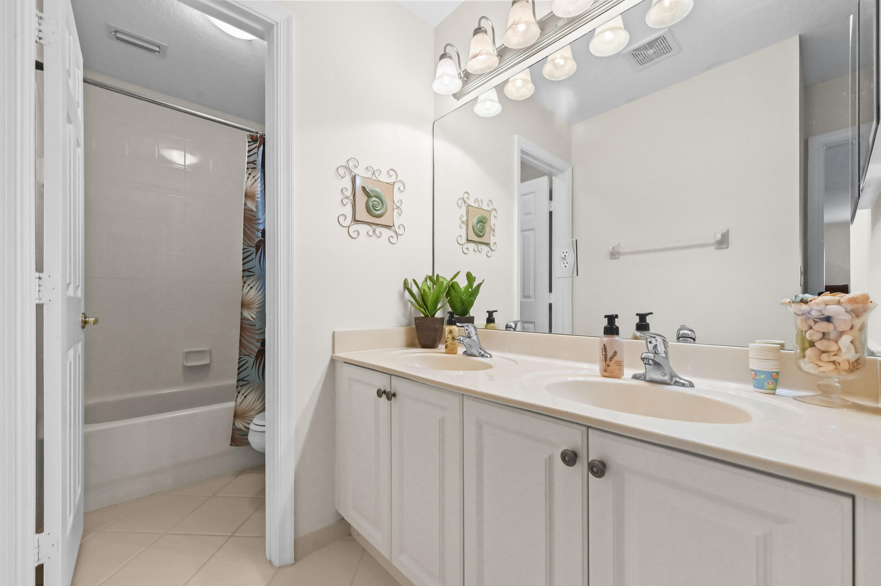 3111 Hamblin Way Wellington, FL 33414 - Photo 42 of 66 33 Bathroom 01