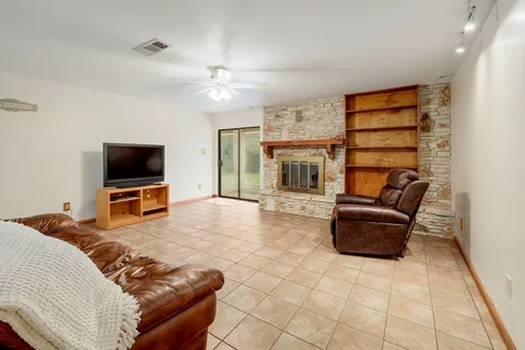 $750,000 | 986 Shiloh Road, Bastrop, TX 78602