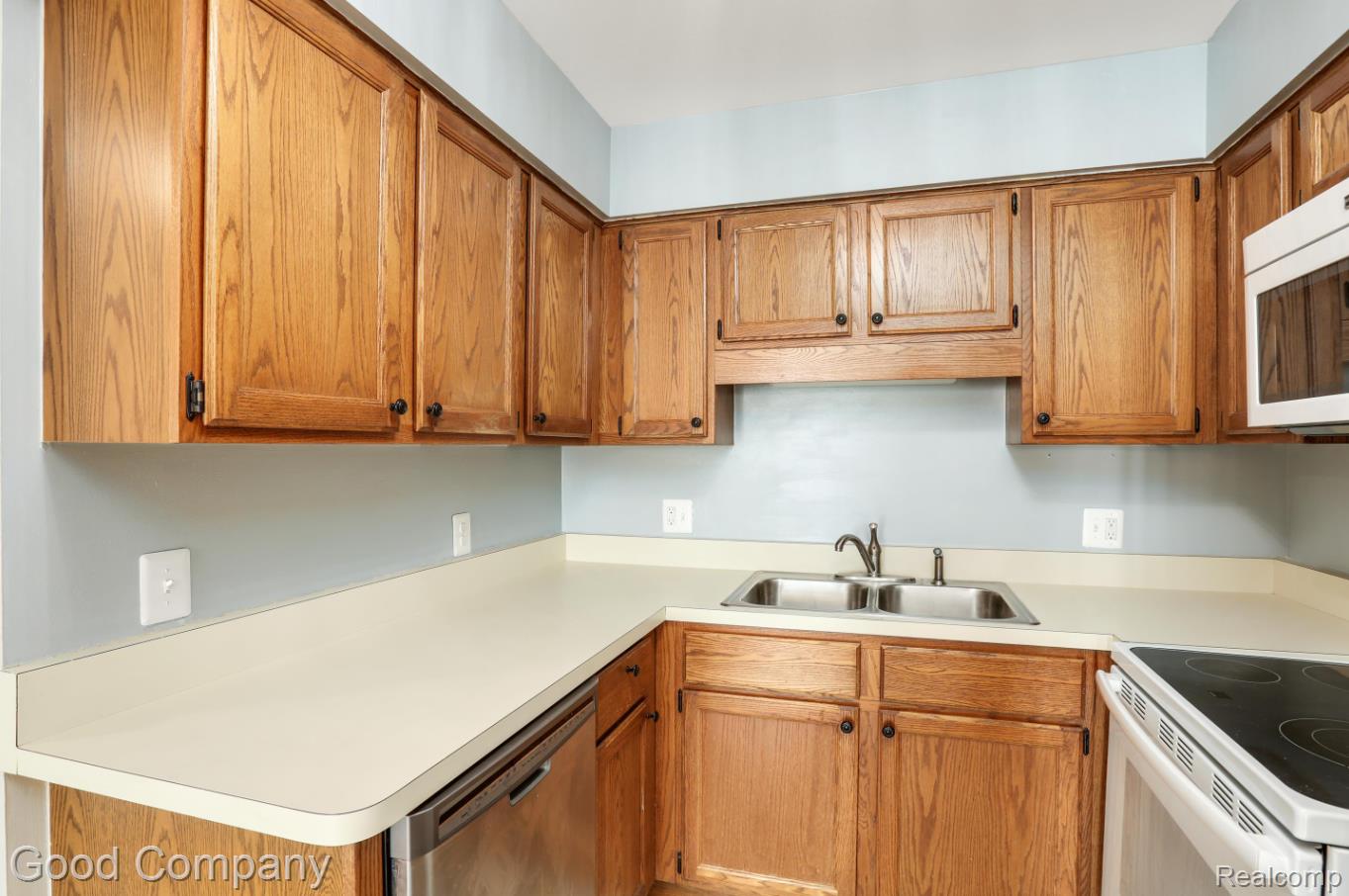617 South Crooks Road Clawson, MI 48017 - Photo 8 of 28 Gallery Image 8