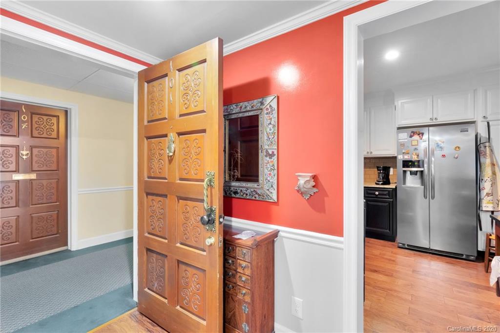 4527 Gaynor Road, Unit 101 Charlotte, NC 28211 - Photo 23 of 31 Gallery Image 23