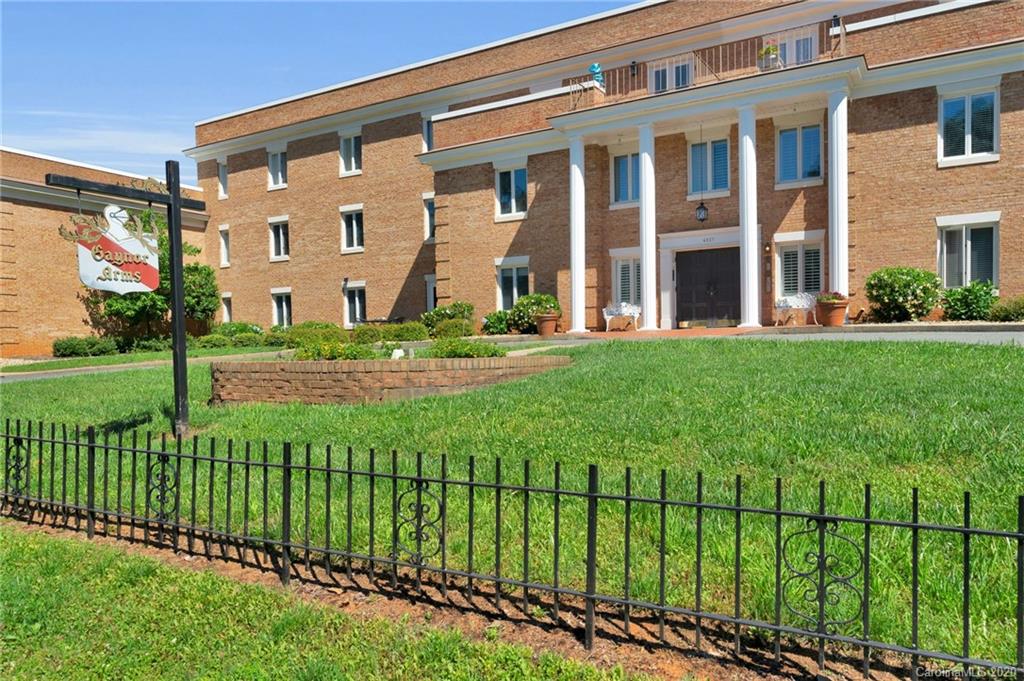 4527 Gaynor Road, Unit 101 Charlotte, NC 28211 - Photo 28 of 31 Gallery Image 28