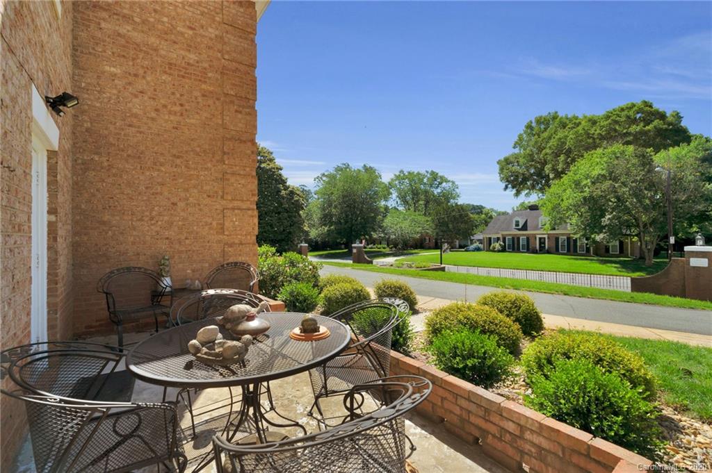4527 Gaynor Road, Unit 101 Charlotte, NC 28211 - Photo 4 of 31 Gallery Image 4
