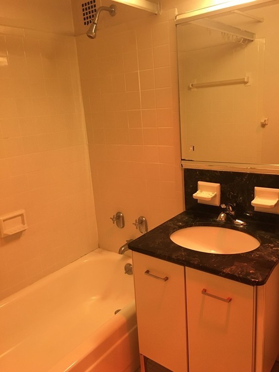 2 Hawthorne Place, Unit 15M Boston, MA 02114 - Photo 3 of 4