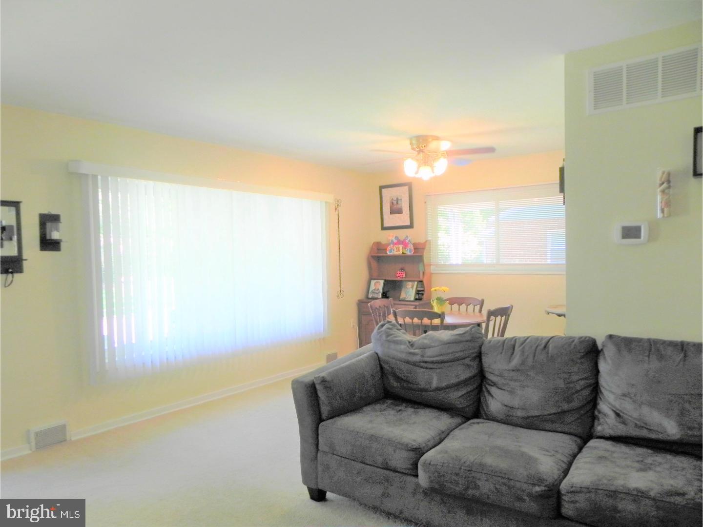 10 Ridgeland Road Wilmington, DE 19803 - Photo 4 of 17 Living Room
