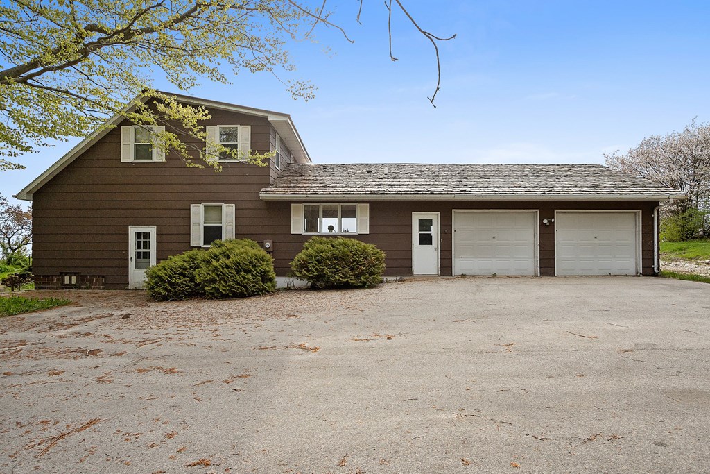 2890 North Lakeshore Road Kewaunee, WI 54216 - Photo 5 of 39