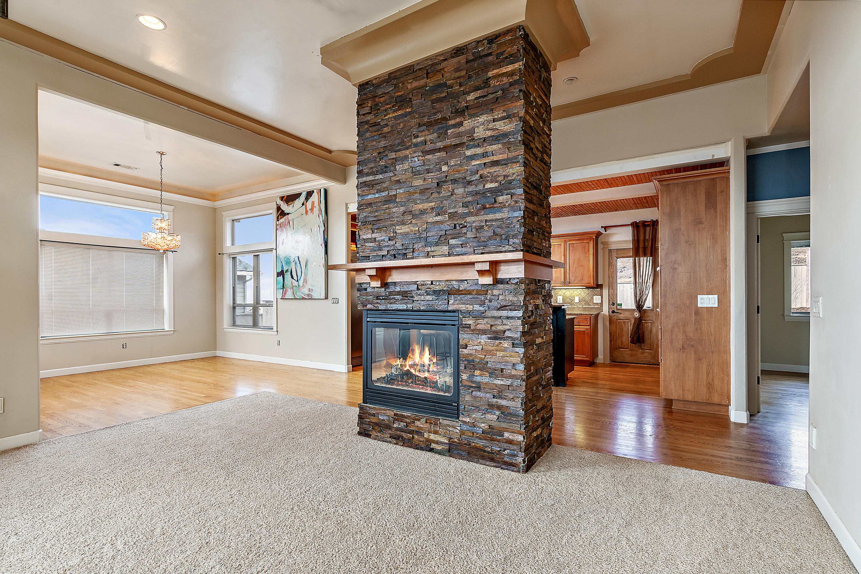 1013 Azure Way Eagle Point, OR 97524 - Photo 5 of 28 Looking towards dining area