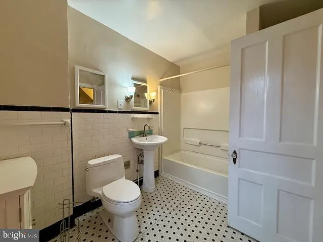 $1,995 | 1311 North Rodney Street, Unit 2, Wilmington, DE 19806