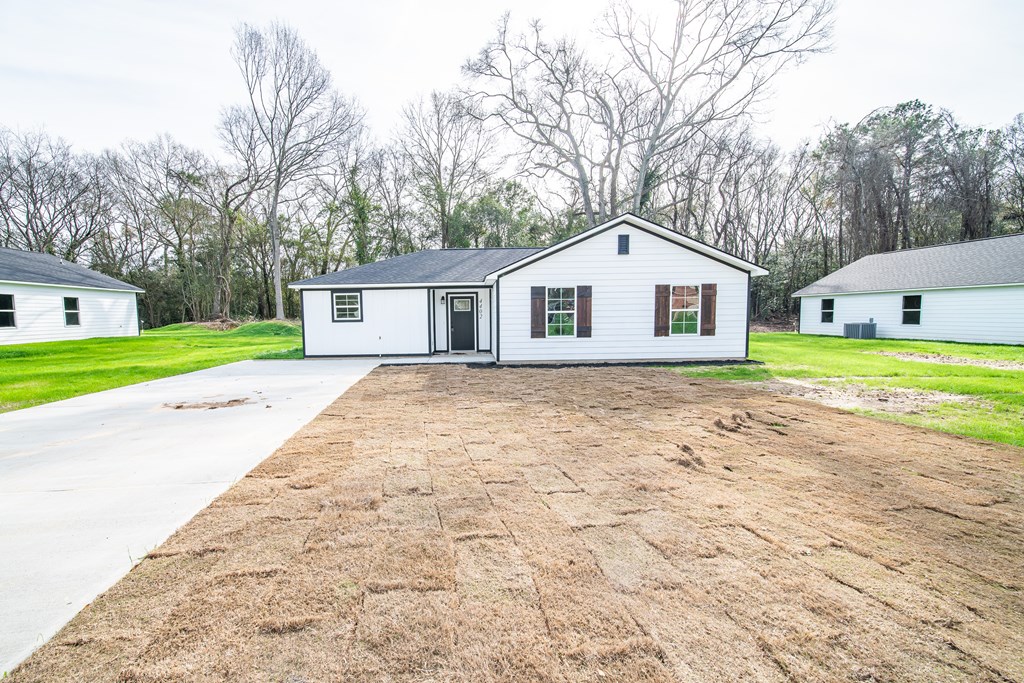 4402 Forrest Road Columbus, GA 31907 - Photo 3 of 28 a house with a outdoor space