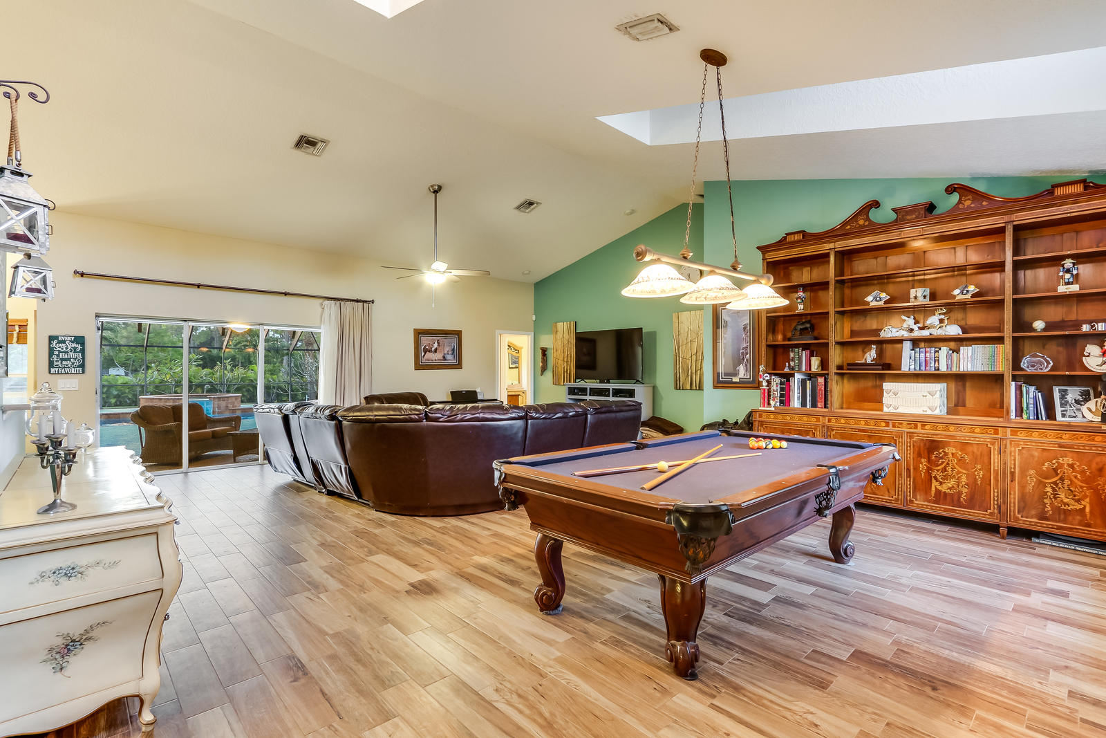 7955 Grapeview Boulevard Loxahatchee, FL 33470 - Photo 6 of 40 Living Room