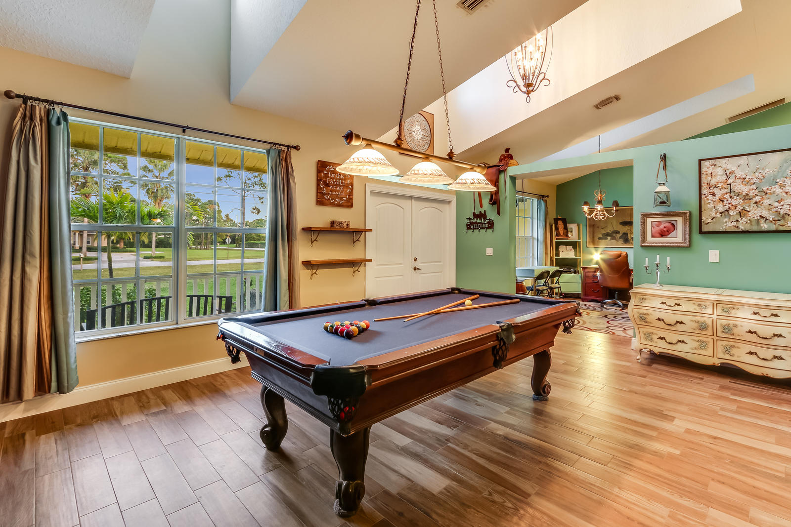 7955 Grapeview Boulevard Loxahatchee, FL 33470 - Photo 8 of 40 Living Room