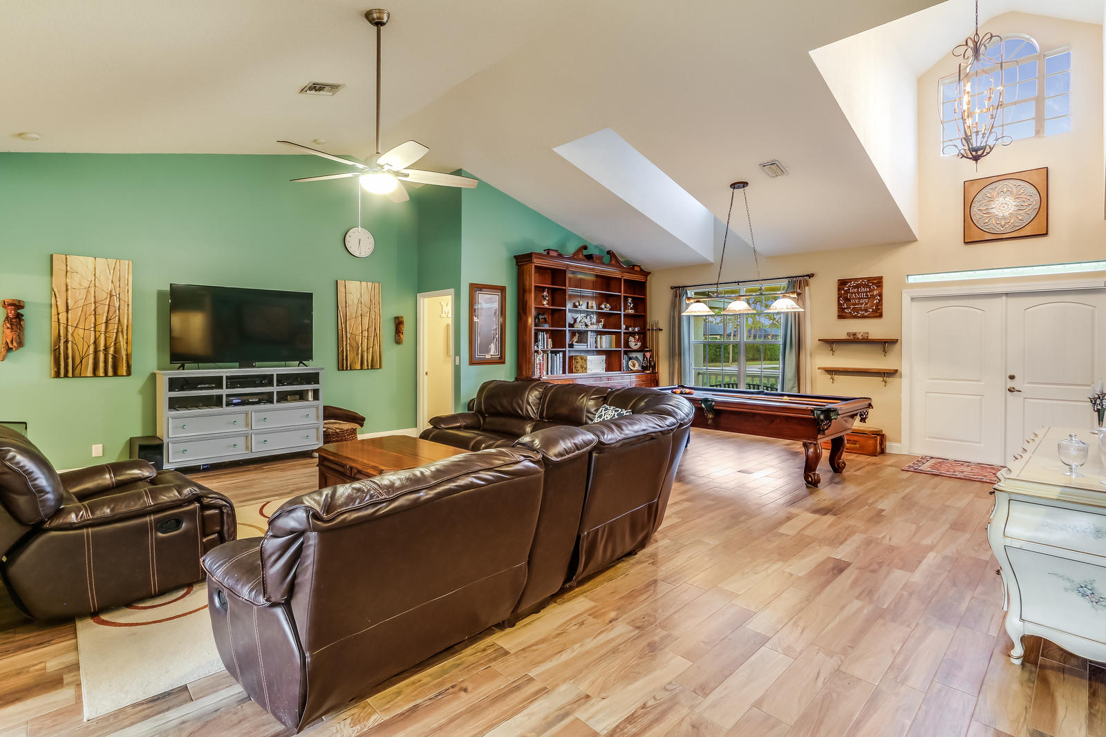 7955 Grapeview Boulevard Loxahatchee, FL 33470 - Photo 9 of 40 Living Room