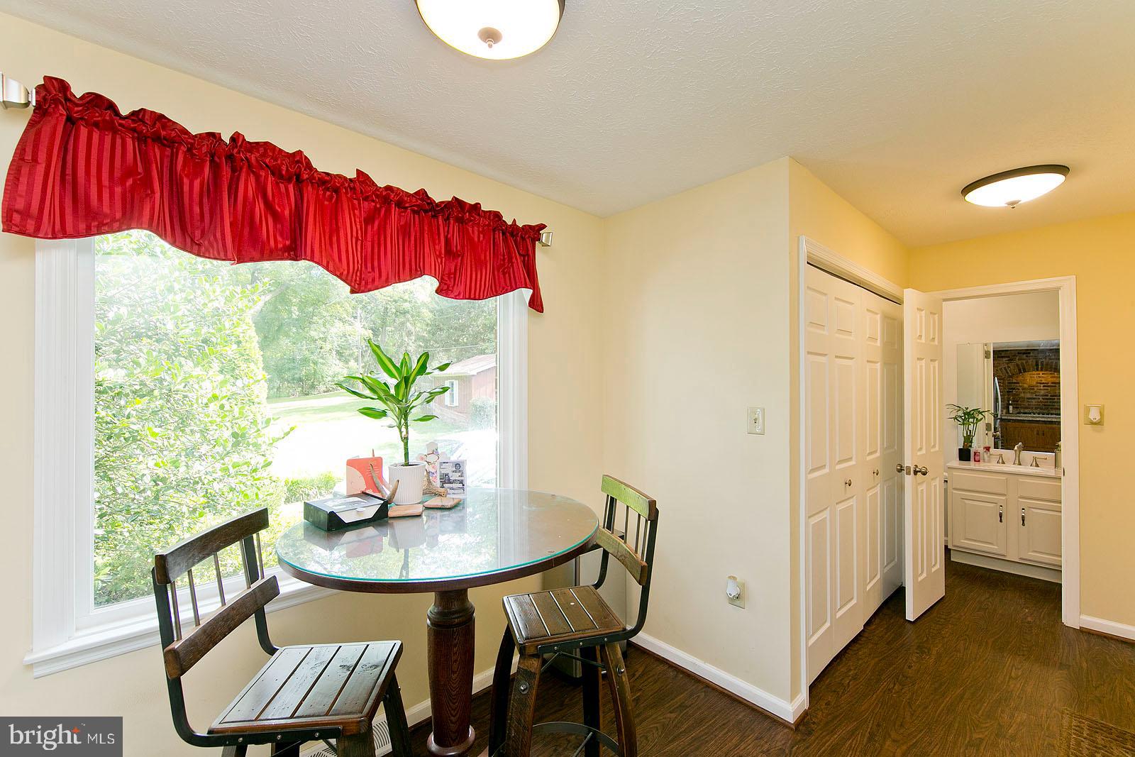 2521 Jones Road Winchester, VA 22602 - Photo 18 of 56 Breakfast nook in kitchen