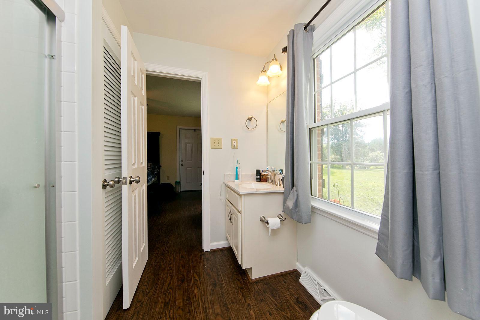2521 Jones Road Winchester, VA 22602 - Photo 31 of 56 Jack and Jill bathroom